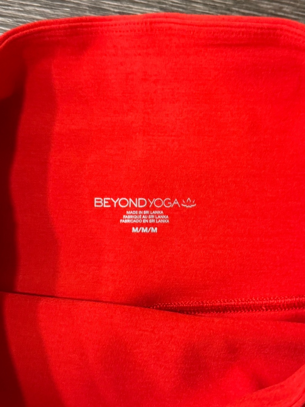 BEYOND YOGA KEEP PACE 5” POCKET SHORT CHILI RED - Picture 3 of 7